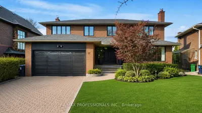 52 Courtsfield Crescent, Toronto, On M9a 4s9