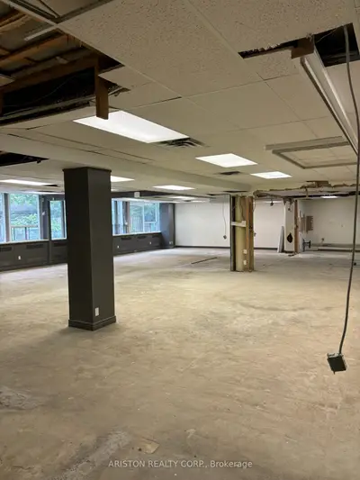 4800 Dundas Street W 001, Toronto, On M9a 1b1