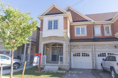 Semi-Detached in Oakville