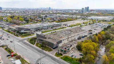 1580-1590 Dundas Street E, Mississauga, On L4x 2z3