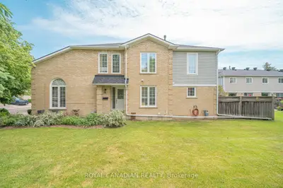 63 Heathcliffe Square, Brampton, On L6s 5r3
