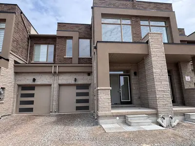 Att/Row/Townhouse in Oakville