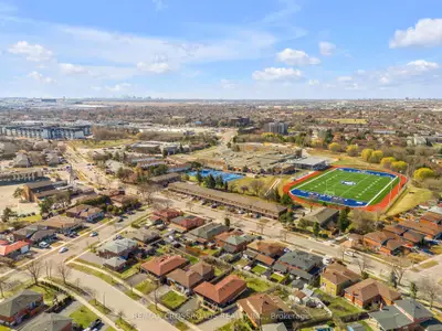 Condo Townhouse in Mississauga
