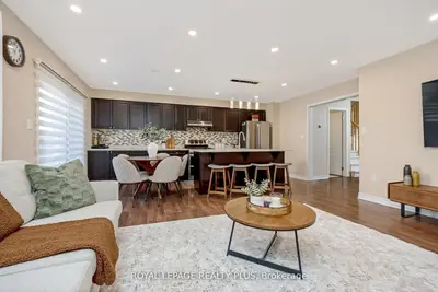 Att/Row/Townhouse in Milton