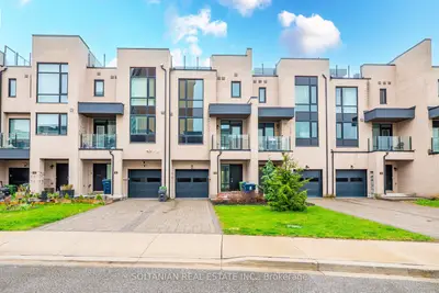 Att/Row/Townhouse in Toronto