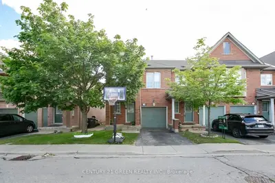 Condo Townhouse in Mississauga