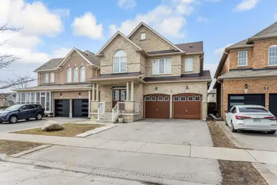 4 Fossil Street, Brampton, On L6p 3g6