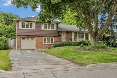 4042 Melba Lane, Burlington, On L7l 2c3
