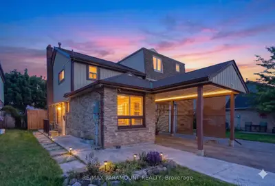 Att/Row/Townhouse in Brampton