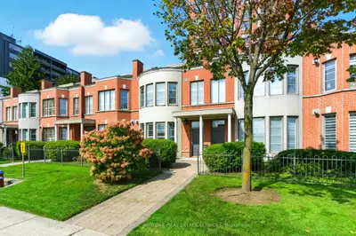 Condo Townhouse in Burlington