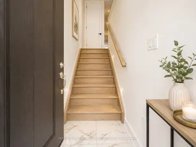 19 Innes Avenue, Toronto, On M6e 0b2