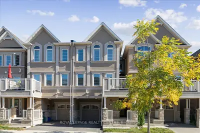 Att/Row/Townhouse in Oakville