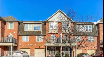 Att/Row/Townhouse in Milton