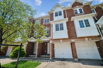 Condo Townhouse in Mississauga