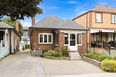 20 Bicknell Avenue, Toronto, On M6m 4g3