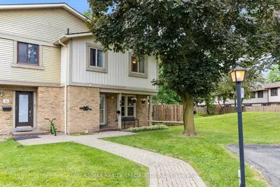 Condo Townhouse in Mississauga