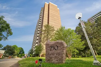 Condo Apartment in Toronto