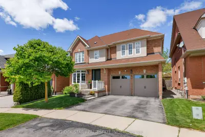 Detached in Oakville