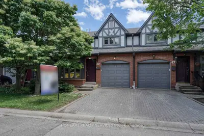 Condo Townhouse in Mississauga