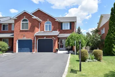 Att/Row/Townhouse in Burlington