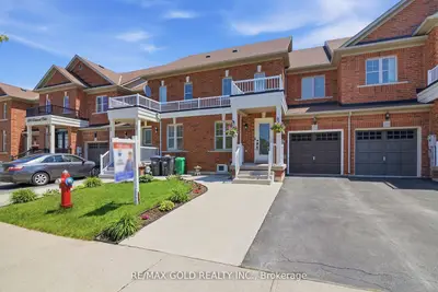 Att/Row/Townhouse in Brampton
