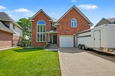 Detached in Burlington
