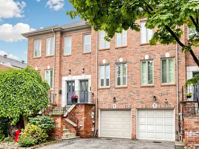 Att/Row/Townhouse in Toronto