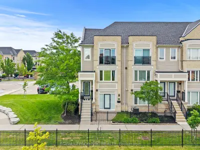 Condo Townhouse in Mississauga