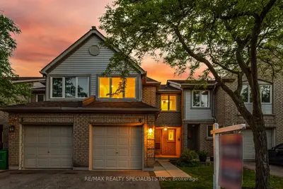 Condo Townhouse in Mississauga