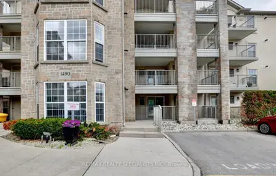 Condo Apartment in Oakville