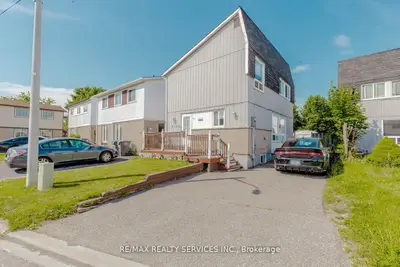 13 Greenbush Court, Brampton, On L6s 2k2