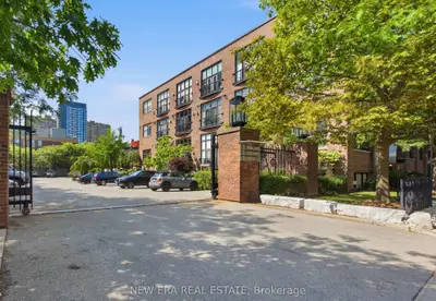 371 Wallace Avenue 39, Toronto, On M6p 3n8