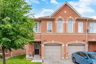 Condo Townhouse in Mississauga