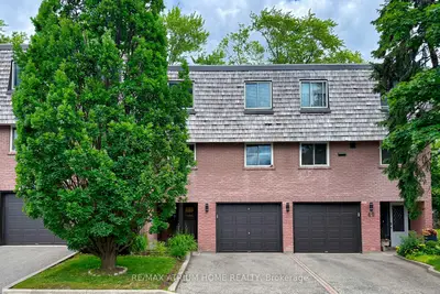 Condo Townhouse in Mississauga