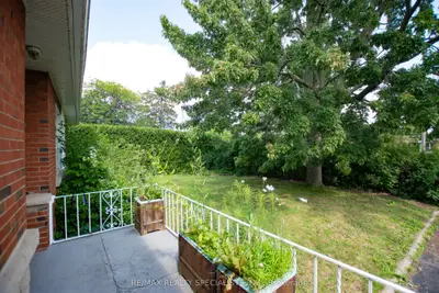 1319 Rebecca Street, Oakville, On L6l 1z3