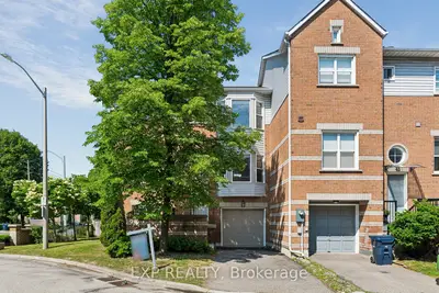 Condo Townhouse in Toronto