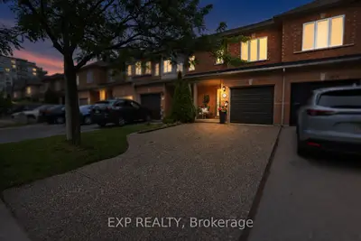 Att/Row/Townhouse in Burlington