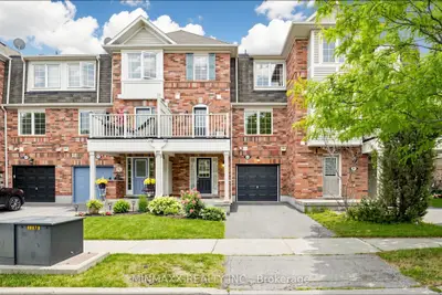 Att/Row/Townhouse in Milton