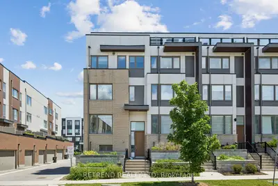 Att/Row/Townhouse in Toronto