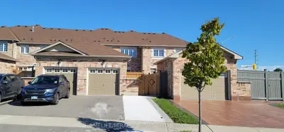 Att/Row/Townhouse in Brampton