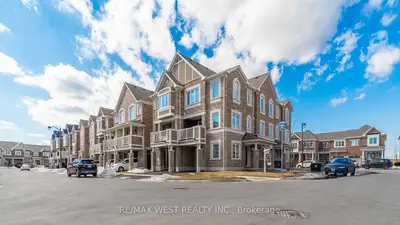 Att/Row/Townhouse in Milton
