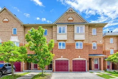 Condo Townhouse in Mississauga
