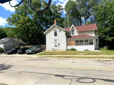 8 Mary Street, Brampton, On L6w 2p8