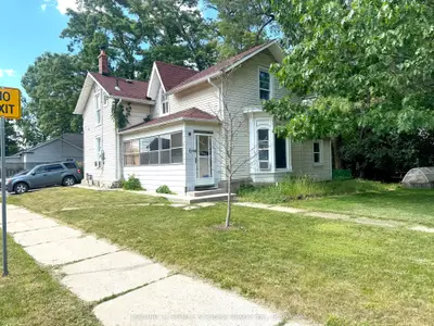 8 Mary Street, Brampton, On L6w 2p8