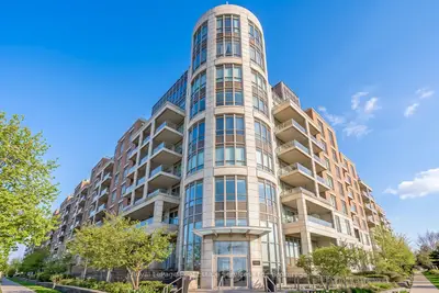 Condo Apartment in Oakville