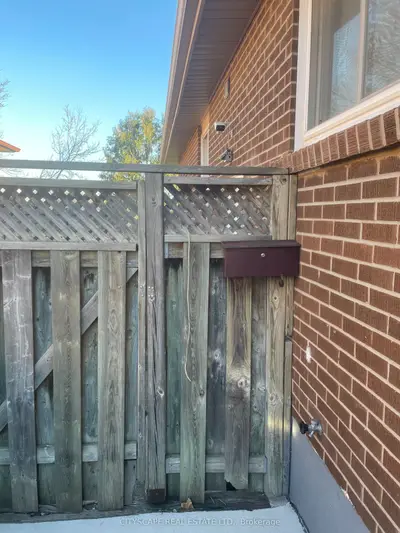 135 Bonham Bsmt Boulevard Bsmt A, Mississauga, On L5m 1c8