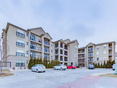 Condo Apartment in Milton