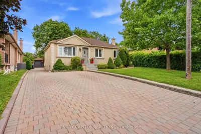 26 Deevale Road, Toronto, On M3m 1z3