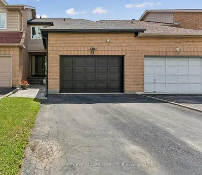 Att/Row/Townhouse in Brampton