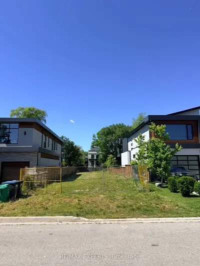 755 Montbeck Crescent, Mississauga, On L5g 1p4